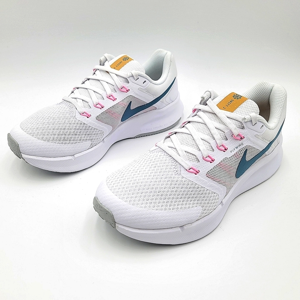 Nike White and Pink Women's Sneakers - Picture 2 of 8